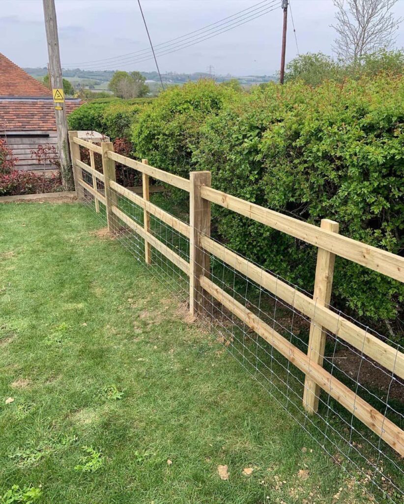 This is a photo of a picket fence and picket gate installed by Fast Fix Fencing Tonbridge